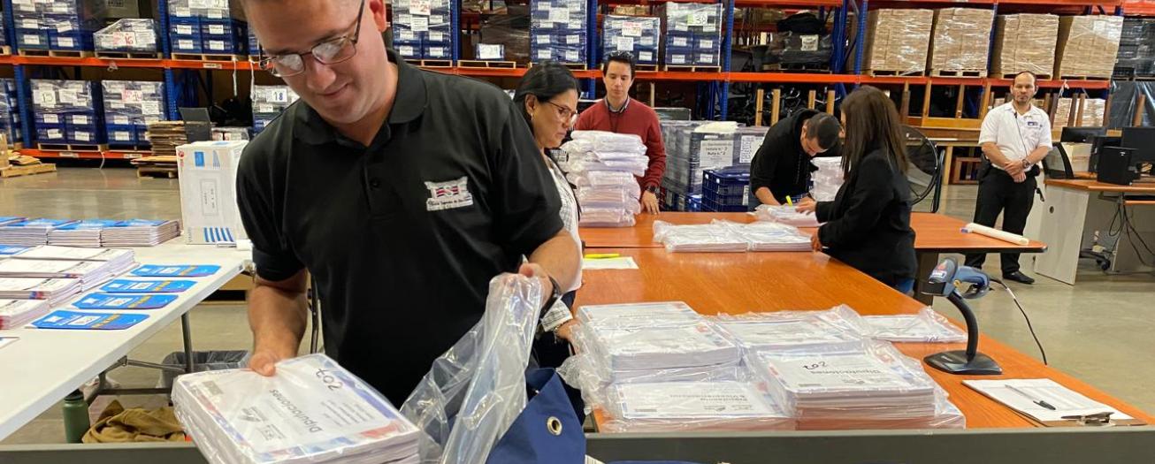 TSE comenzó a empacar el material electoral de más de 7 mil juntas receptoras de votos