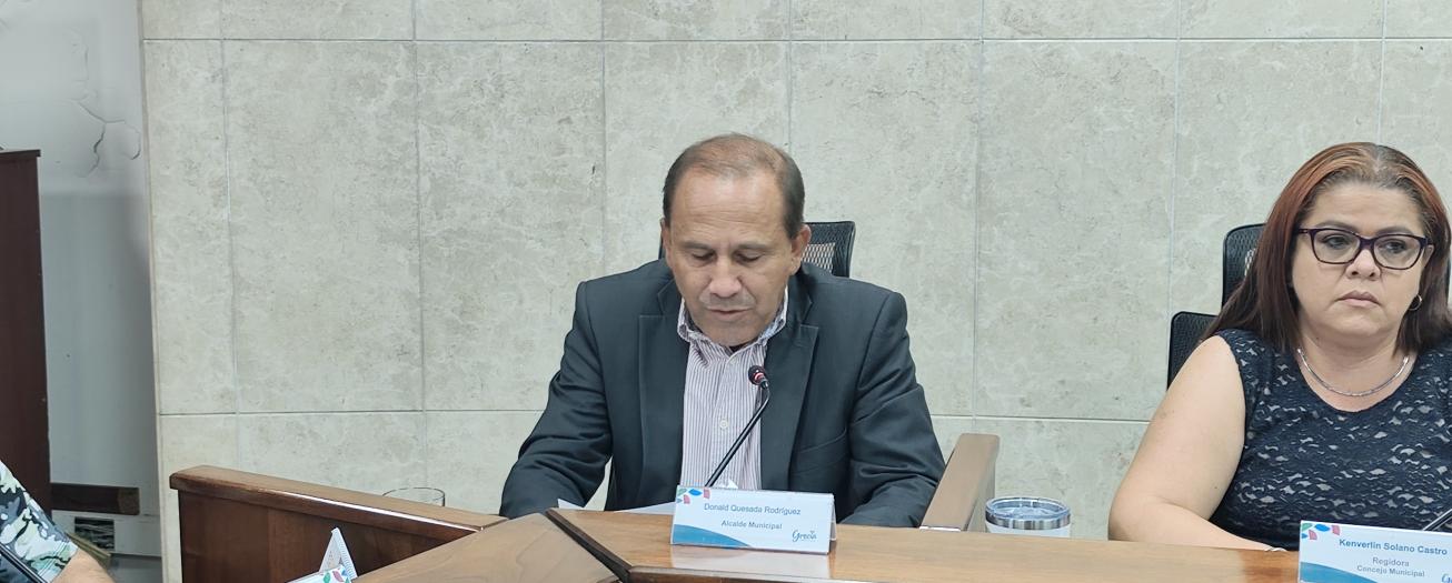 TSE recibe denuncia contra el alcalde de Grecia