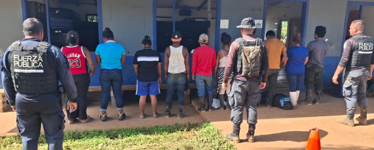 Fuerza Pública destruye campamento minero donde 10 sospechosos fueron aprehendidos