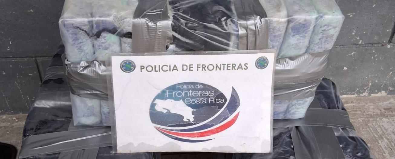 Policía de Fronteras intercepta vehículo con 63 kilos de cocaína ocultos y detiene a conductor
