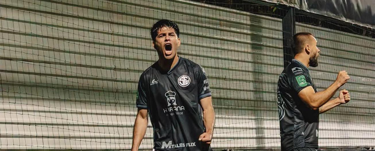 Sporting logra su tercer triunfo consecutivo y se mete en la lucha por los primeros lugares 
