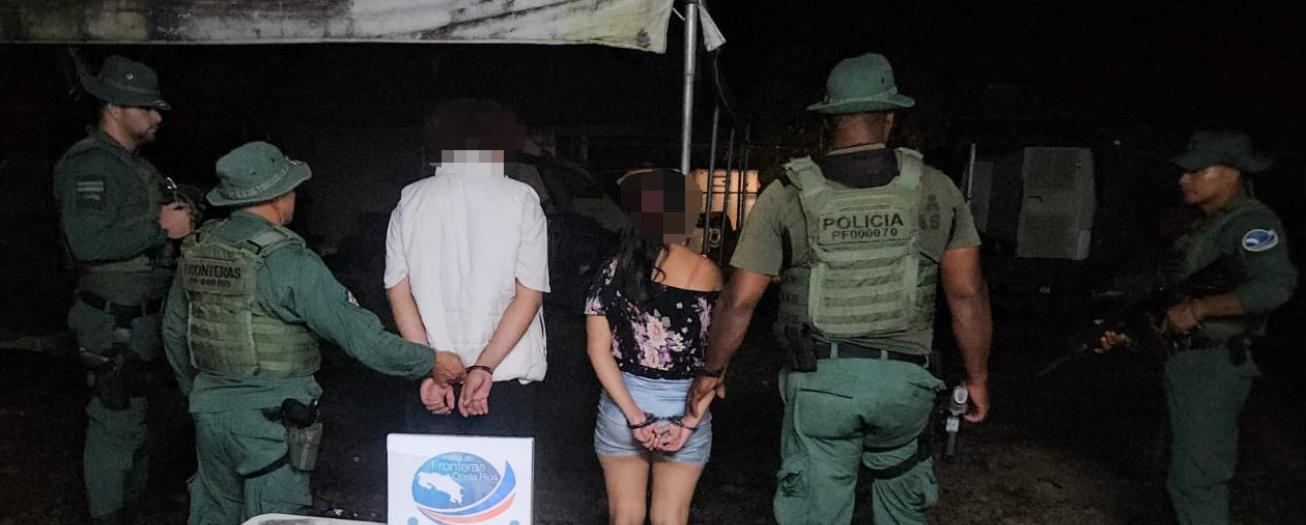 Policía de Fronteras decomisa arsenal compuesto por 10 pistolas, 10 cargadores y 400 proyectiles a bordo de un autobús