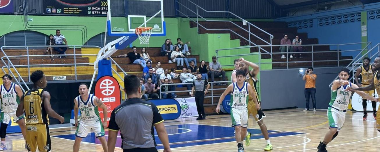 Grecia cae ante Limón en un juego muy disputado