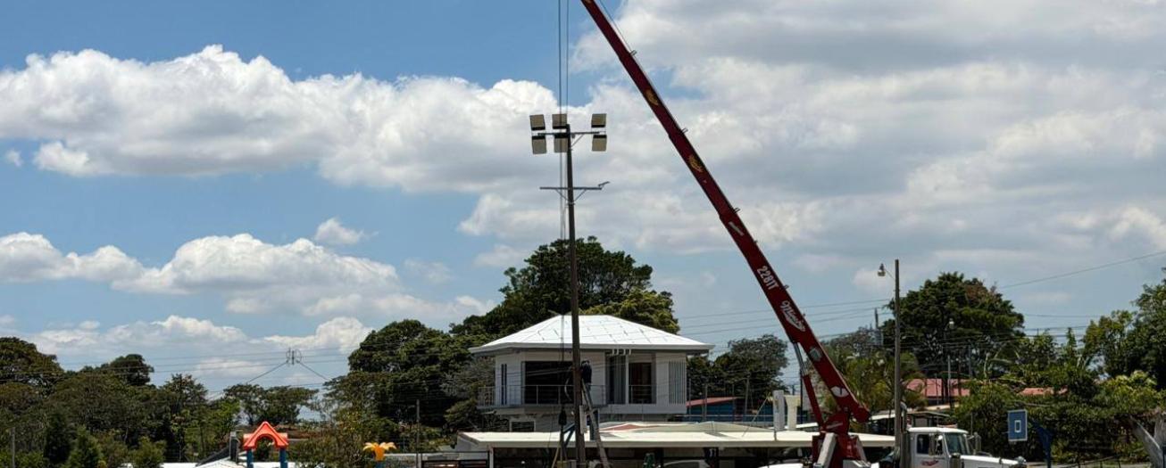 Cancha de fútbol de Calle Rodríguez cuenta con nueva iluminación