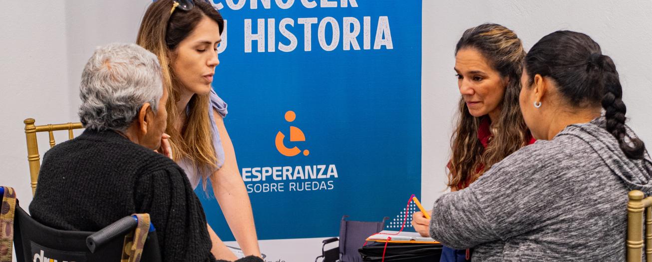 ¿Necesita una silla de ruedas?  La Asociación Moviendo Esperanzas se la ofrece gratuitamente ueda