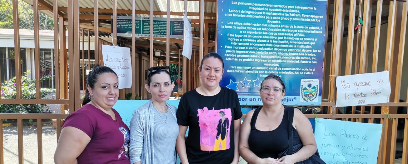 Padres de familia de la escuela del Barrio León Cortés Castro se manifiestan contra directora
