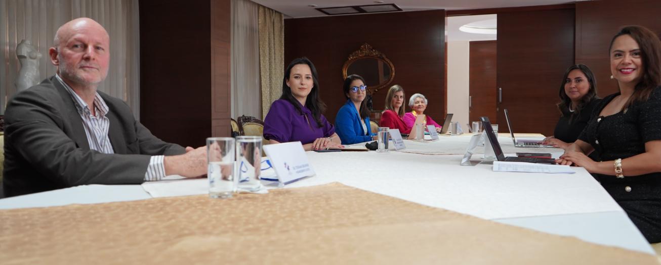 Equipo de transición se reúne con miembros del actual gobierno  