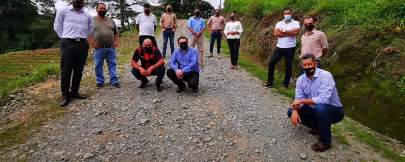Firman convenio para asfaltado de camino que beneficiará a productores de Pueblo Nuevo de Zarcero